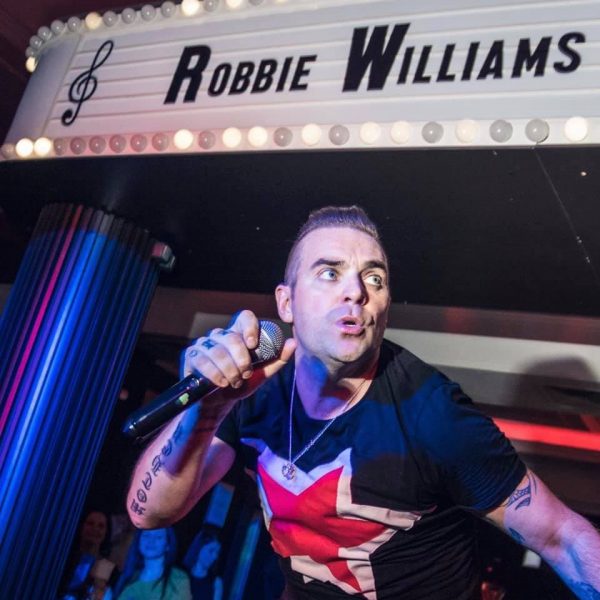 Robbie Williams Soundalike